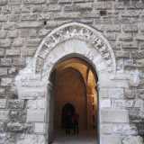 Quest�ultimo � infatti detto Normanno-Svevo perch� il portale, la loggia, le mura interne e il vestibolo sono tutti opera dell�imperatore
